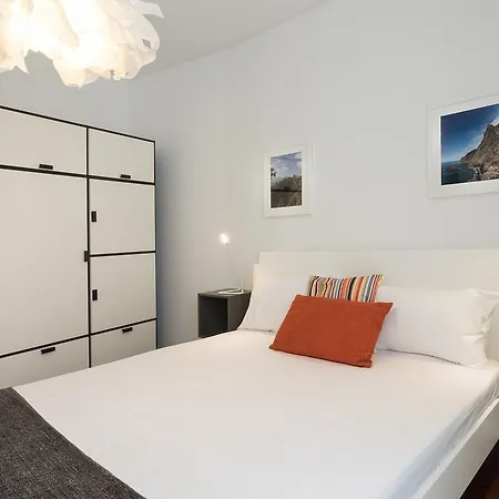 Elias Garcia Ii By An Island Appartement